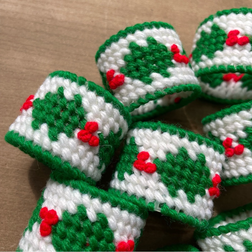 Estate Vintage Christmas Needlepoint Napkin Rings Set of 8 Red and Green - Picture 5 of 5